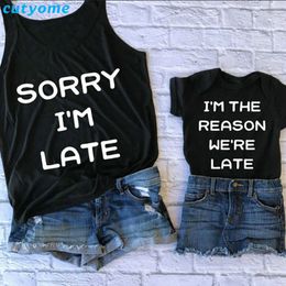 Family Sorry I'm Late Matching Outfits Summer Mother Sleeve Tshirt Daugther Short Top Black Clothes Girls Baby Romper Clothes LJ201111