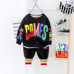 HYLKIDHUOSE 2020 Spring Baby Girls Boys Clothing Sets Love Multicolor Letter T Shirt Pants Casual Style Toddler Infant Clothes LJ201221