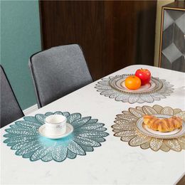 Round Placemats Table Pad Hot PVC Hollow Insulation Coaster Pads Table Bowl Mats Home Christmas Decor Heat Resistant Placemat For Dining