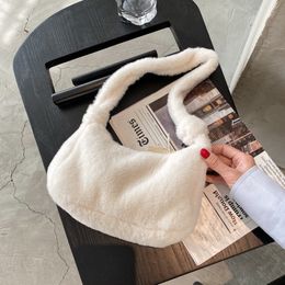 Simple Faux Fur Women Hobos Baguette Handbags Winter Warm Soft Plush Ladies Small Shoulder Bags Fashion Girls Furry Clutch Purse Q1129