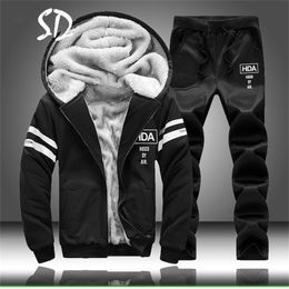 Tracksuit men Fleece Hoodies Set Warm Sweatshirt print Jogging Homme Thick hoodie+Pants Sportswear tracksuit Top and Pants 201130