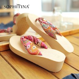 SOPHITINA Comfortable Women Slippers Fashion Outside Floral Flip Flops Shoes Summer Flat With High Quality Ladies Slippers MO100 Y200423