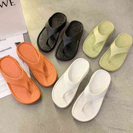 2022 Yeni Kadın Sandalet Yaz Platformu Çevirme Rahat Düz Slaytlar Açık Plaj Seksi Yalınayak Artı Boyutu 43 Terlik Sandalet Y220412