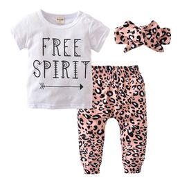 Fashion Baby Girl Clothing Set Newborn Short Sleeve Letter Tops Leopard Pants and Headband Toddler Kids Clothes Suit LJ201221