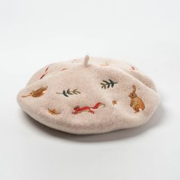 Korean Autumn and Winter New Mori Rabbit Squirrel Leaves Embroidered Wool Wool Beret Artist Hat Wool Hat Y200110