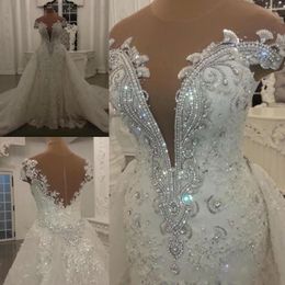 2021 Overkirt sjöjungfru klänningar spets applikation ren juvel halsmössa ärmar kristaller skräddarsydda kapell bröllop klänning vestido de novia