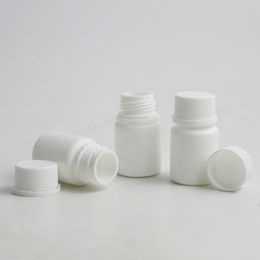 2022 embalagem de garrafa farmacêutica 100 x 20ml HDPE Garrafas de comprimido farmacêutico branco sólido para embalagem de recipiente de cápsulas de medicina com tampa tampas de vedação T200323