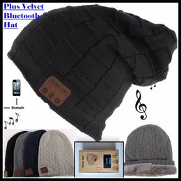 Wireless Bluetooth V4.2 Beanie Knitted Plus Velvet Winter Plaid Hat Cuffie Altoparlante Mic Musica a mani libere Mp3 Magic Warm Smart Cap Y200110