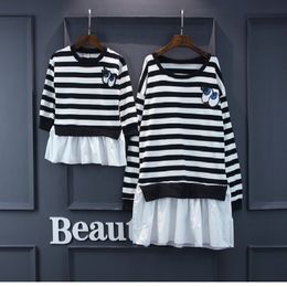 Family Clothing Mother Daughter Baby Dresses Mum Mom and Daughter Matching Clothes Korean Style Stripe Eyes Kids Funny Suit Set LJ201111