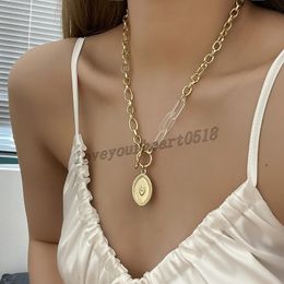 Vintage Portrait Coin Oval Pendant Choker Necklace for Women Golden Metal Clear Acrylic Long Charm Chain Fashion Necklace