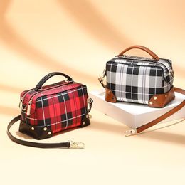 2019 new fashion handbag European and American shoulder bag messenger bag Pandora women's bag