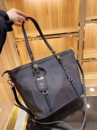 designer designed quality luxury classic shopping bag shoulder bag diagonal bag size 35cm 28cm