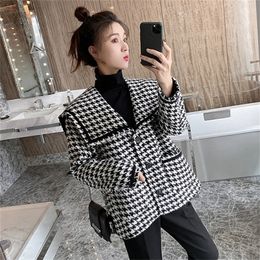 Bella Philosophy Women Plaid Tweed Short Coat Lady Korean pocket Woollen Jacket Outwear Female Turn Down Collar Short Coats 201218