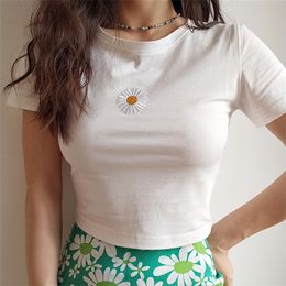 Women Embroidery Daisy Fit Crop Tee Short Sleeved Slim T-shirt 210310