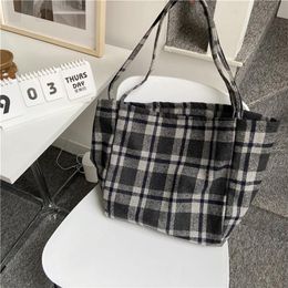 Waist Bags Extra Large Women Woolen Canvas Checked Pattern Design Handbag Soft Warm Cloth Fabric Big Tote Ladies Casual Shoulder Bag