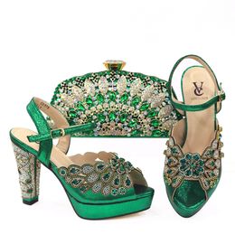 -Zapatos africanos y bolsas a juego Mujeres italianas Nigerianas Zapatos de boda y conjunto de bolsos decorados con zapatos de mujer de diamantes de imitación.