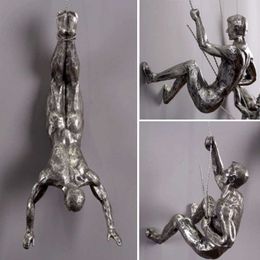 Homem de escalada estilo industrial resina fio de ferro decoração para pendurar na parede escultura figuras criativas retrô presente decoração estátua t200619