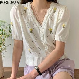 Korejpaa Women T-Shirt Summer Korean Chic Age-Reducing Fresh V-Neck Lace Hollow Embroidery Flowers Short-Sleeved Sweater 210526