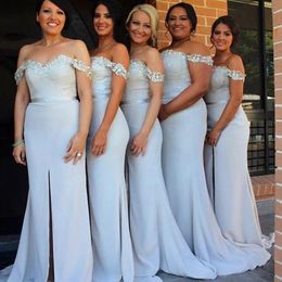 Elegant Off The Shoulder Bridesmaid Dresses Chiffon Lace Applique Beaded Front Slit Maid Of Honor Gown Beach Wedding Party Vestidos Ribbon Plus Size 403