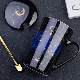 1pcs Ceramic Mugs 12 s Creative With Spoon Lid Gold Starry Sky Porcelain Zodiac Milk Coffee Cup Drinkware 220311