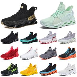 fashions high quality men running shoes breathable trainer wolf greys Tour yellow triples whites Khakis greens Light Brown Bronze mens outdoor sport sneakers