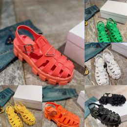 2022 Sandalias de goma de espuma Zapatillas con suela de rueda Moda Plataforma clásica Diseñador de zapatos Luxuriou Mujeres Zapatos con hebilla romana Sandalias de playa informales con caja