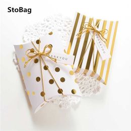 StoBag 50pcs 9x6x2.5cm Gold Candy Boxes With Rope Paper Tag Birthday Party Gift Chocolate Supplies Baby Shower Kind Favor Pack 210602