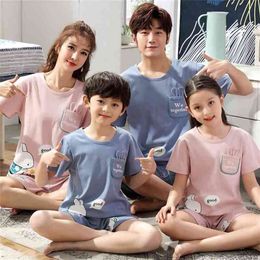 Summer Family Matching Outfits Giraffe Pattern Parentage Homewear Cat T Shirt Shorts Couples Pajamas Alike Sleepwear Suits 210922