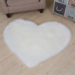 Imitation sheepskin Modelling heart carpet living room bedroom plush rug cute heart-shaped footcloth wedding decoration178x