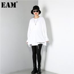 [EAM] Women Brief White Hole Big Size Personality T-shirt Round Neck Long Sleeve Fashion Spring Autumn 1DD1797 210623