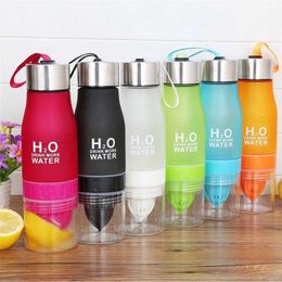 Xmas Gift 650ml Water Bottle Plastic Fruit Infusion Bottle Infuser Drink Outdoor Sports Juice lemon Portable Kettle 211013