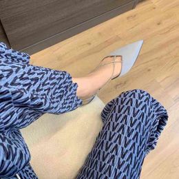 Nova Moda Caro Baotou Sandálias Cruz Broca Cinto Elegante Pequeno apontado Voltar Vazio Casual Sapatos Single para Mulheres