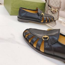2021 Luxus Sommer Stil Ausgehöhlte Mode Sandale Original Top Qualität Leder Rutschfeste Gummilaufsohle Design Größe 35-40