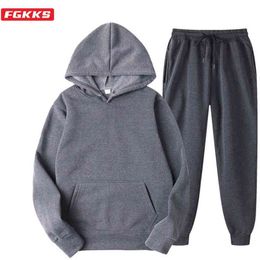 FGKKS Men Spring Sets Hoodie+Pants Two-Pieces Casual Solid Colour Tracksuit Male Fashion Sportswear Set Brand SweatSuit Men 210714