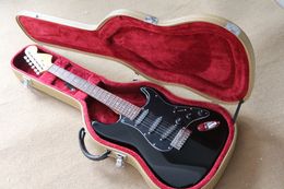 Black body electric guitar with Rosewood fingerboard,Chrome Hardware,Provide Customised services