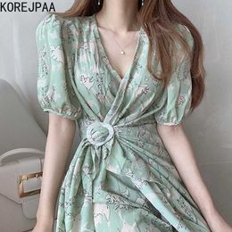 Korejpaa Women Dress Korea Chic Retro Sweet Print V-neck Cross-ring Buckle Irregular Bubble Sleeve Vestido Female 210526