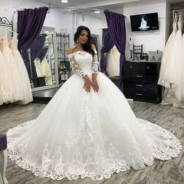 Gorgeous Long Sleeve Ball Gown Wedding Dresses Appliques Lace Off The Shoulder Chapel Court Train Wedding Gowns Plus Size Bridal Dress 2022 Robes De Mariage