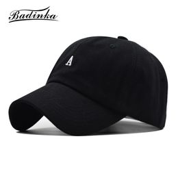 Neue Designer Embrodiered Brief Baseball Cap Snapback Frauen Männer Schwarz Weiß Gelb Grün Dad Fitted Hüte Sombrero Hombre 210311