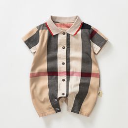 Bebek Erkek Ekose Romper Yürüyor Çocuk Ekose Yaka Tek Göğüslü Kısa Kollu Tulumlar Tasarımcı Bebek Onesie Yenidoğan Rahat Giysiler