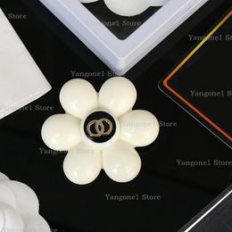 2022 Designer Earrings Famous Vintage Letter Earring flower Ear Studs Women Jewellery Clothing Decoration high quality Accessories Gift