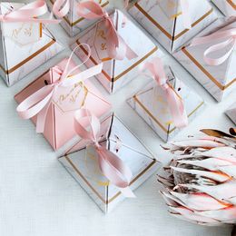 2022 taschen giveaways Neue Hochzeit Favors Candy Wrap Boxes Dreieckige Pyramiden Marmor Babyparty Geschenke Verpackungstasche Schokolade Bomboniera Giveaways Box Party Supplies