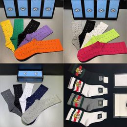 Kutu Erkek Designer Socks Womens ile Sonbahar Kış Örgü Hayvanlar Baskılı Moda Kaplan ve Kurt Başı Sock Nakış Pamuklu Çiftler SOCKING 2024 YENİ