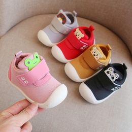 -Zapatos de punto para niños pequeños Color sólido con dibujos animados animal patrón bebé niña suave suela plana zapatillas infantil niño primer paseo zapato casual 210312