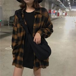 Spring Autumn Streetwear Chic Blouse Shirts Women Casual Loose Batwing Sleeve Vintage Plaid Shirt Female Preppy Style Loose Tops 210315