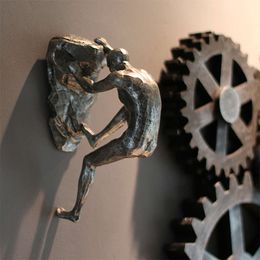 Дизайн ремесел и искусство ретро промышленное взбираясь характер мышцы мужчина камень украшения стены висит статуя бар магазин фон tb08