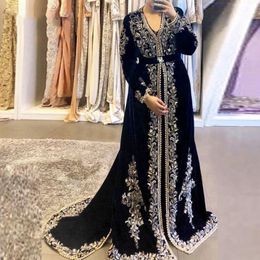 Vintage Fas Kaftan Dubai Abaya Abiye Uzun Kollu Arapça Donanma Mavi Kadife Tam Boy Örgün Durum Törenlerinde Altın Aplikler Balo Elbise 2022