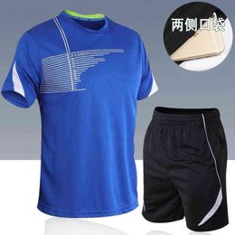 Set Of 2 Pcs Mens Sportswear Striped Short Sleeve T-shirt & Shorts Set Summer Tracksuit 2021 Basketball Football Sweatshirt Suit Y1221
