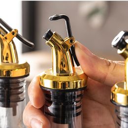 Oil Bottle Stopper Lock Plug Seal Leak-proof Gold Siliver Plating Nozzle Sprayer Sauce Dispenser Seasoning Pourers Kitchen Bar Tools RRE1234