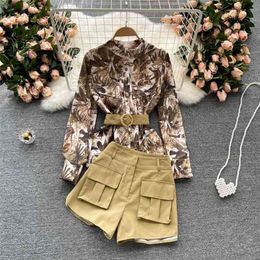 Spring and Summer Fashion Women Retro Printing Long-sleeved Shirts Tops + High-waisted Wide-leg Shorts Two Piece Sets S725 210527