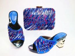 -Die beliebtesten Royal Blue Damen Pumps mit bunten Strassdekoration Afrikanische Schuhe Match Handtasche Set für Kleid X22